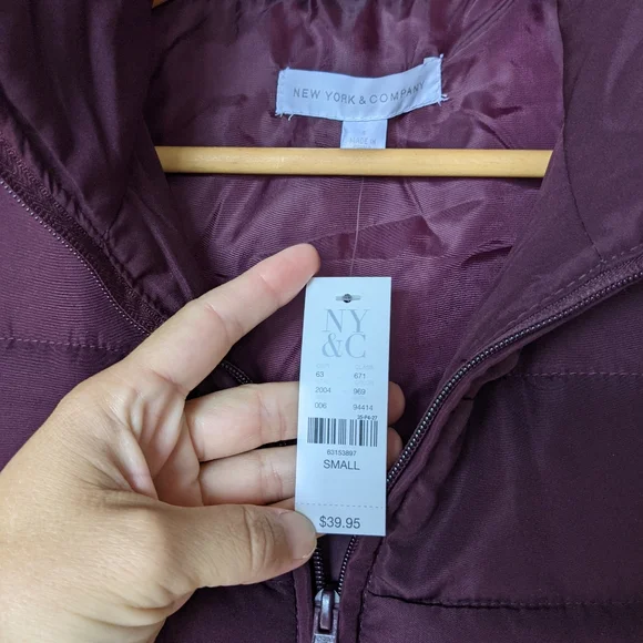 NEW YORK & COMPANY women's plum/wine quilted puffer vest coat - Picture 2 of 8